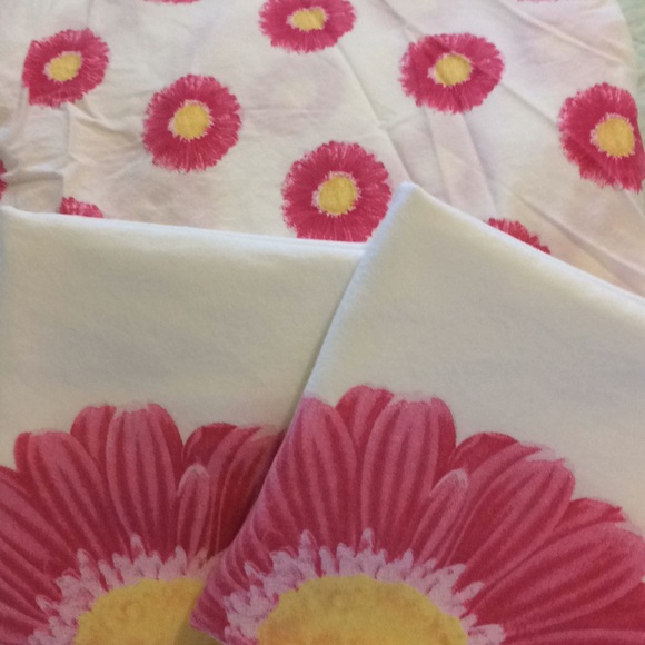 Tommy Hilfiger Other - 3 piece sheet set EUC